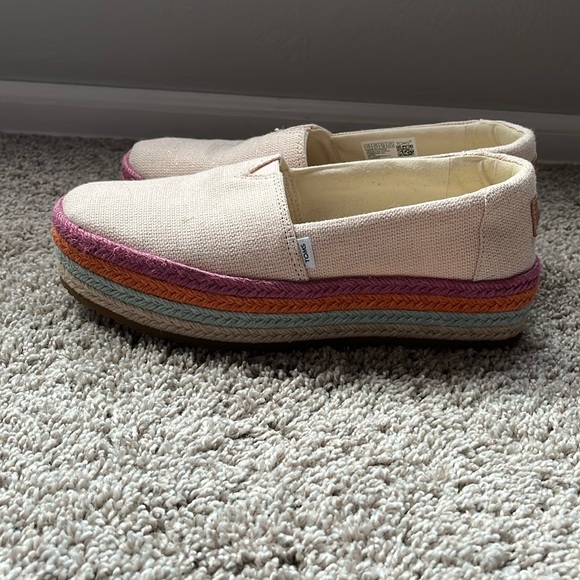 Tom’s 7.5 Worn once - Picture 1 of 5
